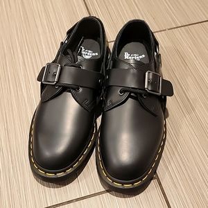 Dr Martens | HENREE Polished Smooth Leather Oxfords